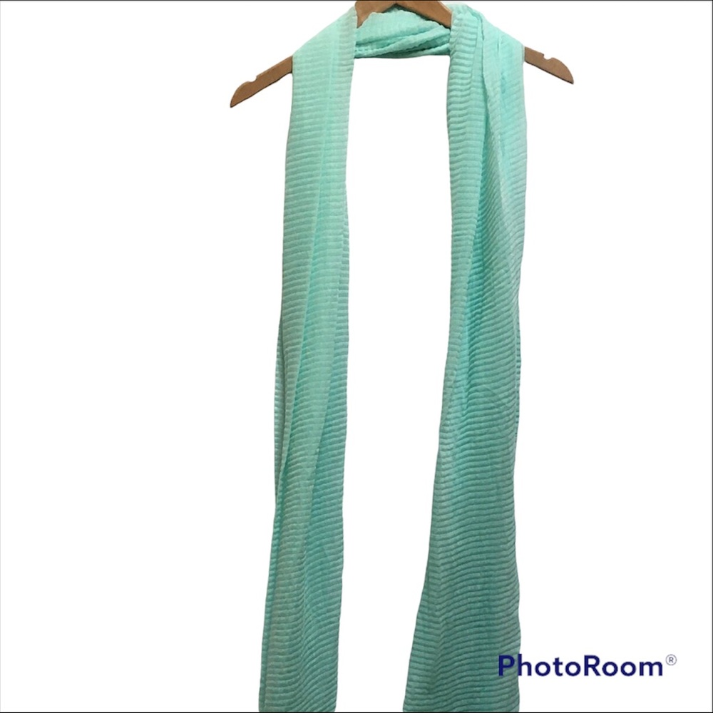 Indigo Spring Scarf 🌿 - Picture 3 of 7